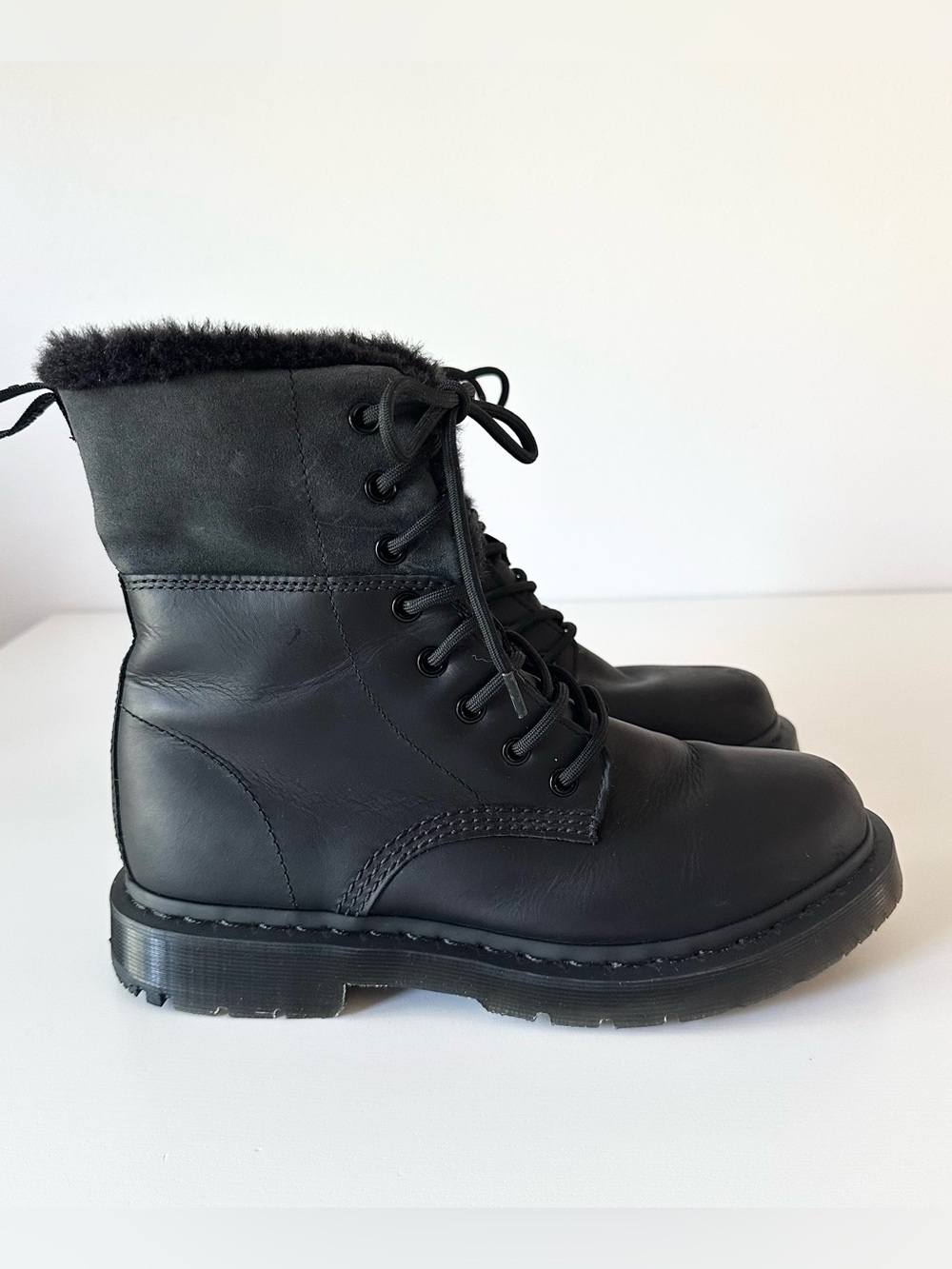 Dr. Martens Luana Black Leather Faux Fur Lined Combat Lace Up Boots Size 9